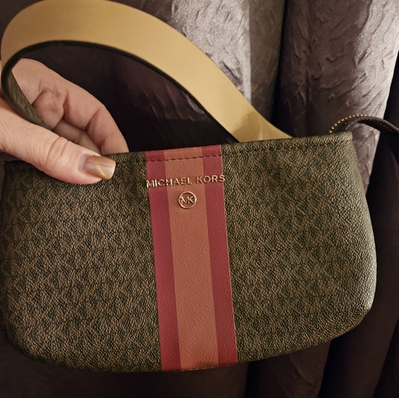 Used Like New MK Belt Bag - Picture 4 of 9